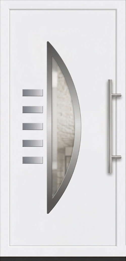 Ulazna vrata model PM 024 u beloj boji sa polukružnim vertikalnim dekorativnim staklom na desnoj strani i četiri kratke horizontalne inox aplikacije sa leve strane, sa dugom inox ručkom desno.