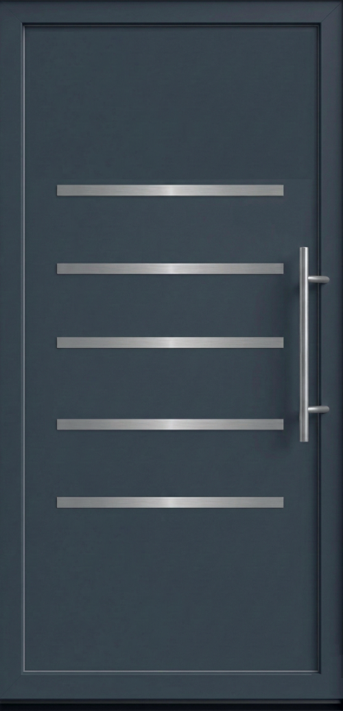 Moderna antracit siva ulazna vrata model PM 031 sa pet horizontalnih inox lajsni i dugačkom metalnom ručkom.