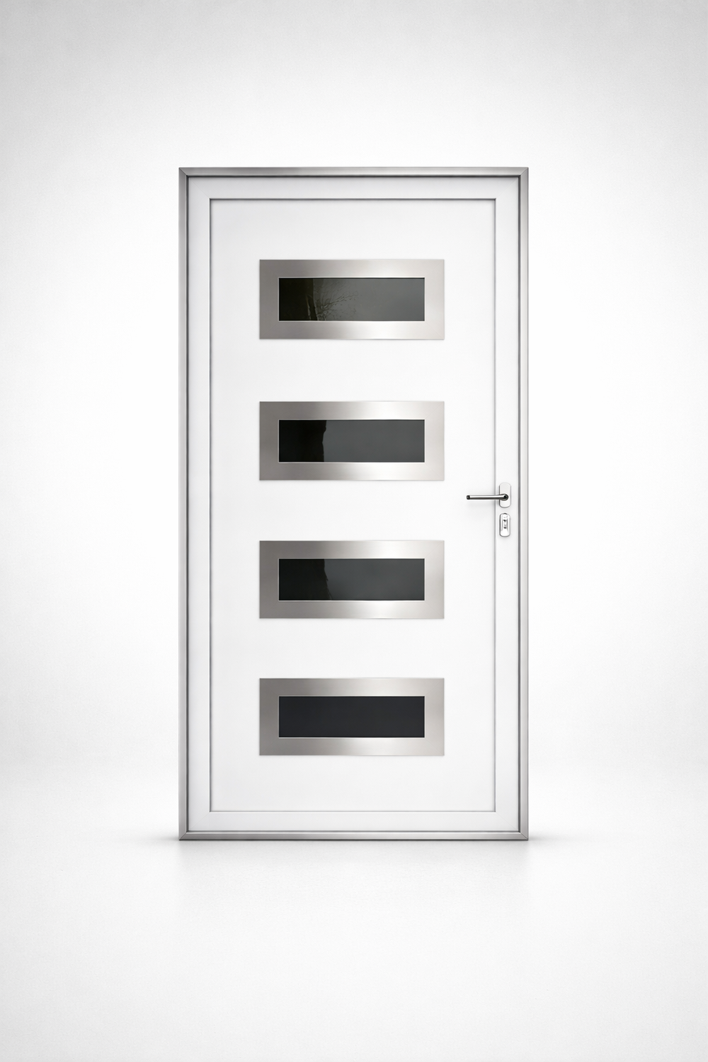 Premium bela ulazna vrata sa dekorativnim staklom i inox detaljima Moderna bela ulazna vrata sa četiri horizontalna staklena panela i inox ramovima na svetlo sivoj gradient pozadini