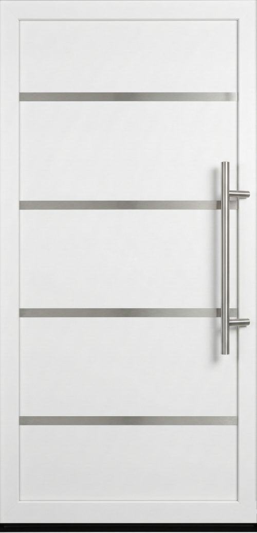 Moderna bela ulazna vrata PM 030 sa četiri horizontalne dekorativne inox lajsne i dugačkim vertikalnim rukohvatom.