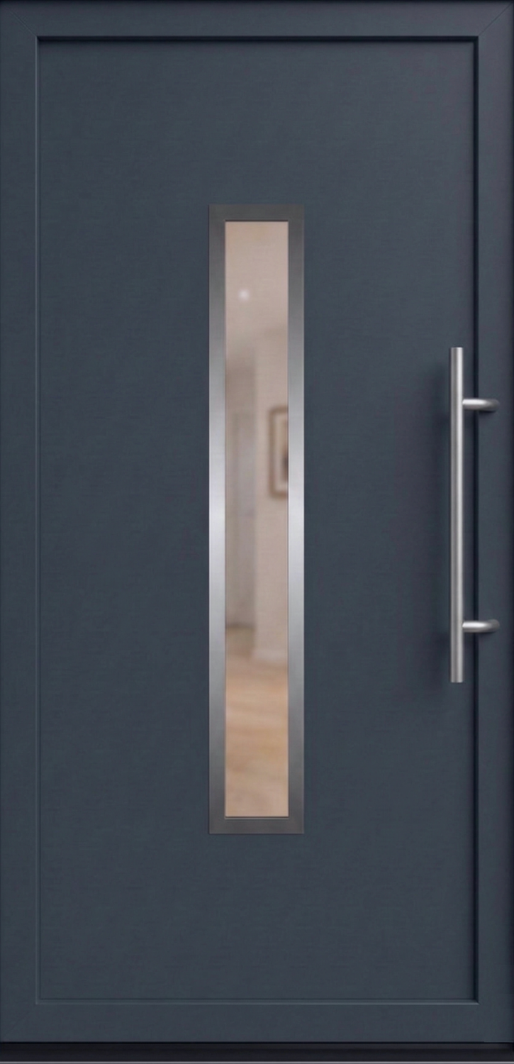 Model ulaznih vrata PM 013 u dezenu antracit sa jednim vertikalnim staklenim panelom i inox ručkom