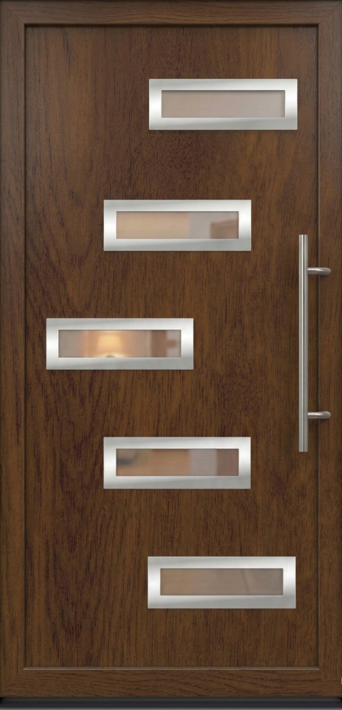 Ulazna vrata model PM 027 u dezenu orah sa pet cik-cak raspoređenih staklenih otvora i inox okvirima.