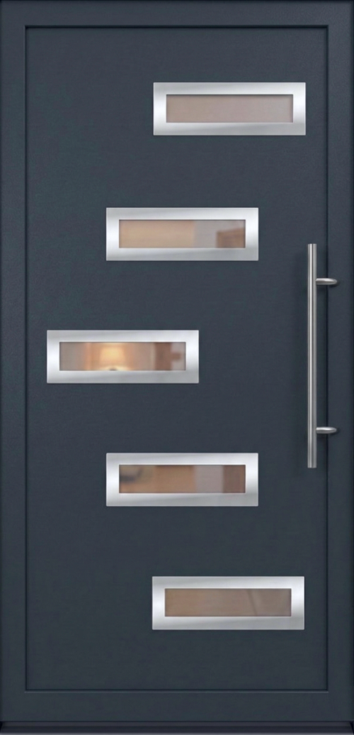 Ulazna vrata PM 027 u dezenu antracit sa pet pravougaonih staklenih panela u cik‑cak rasporedu i modernom vertikalnom metalnom ručkom